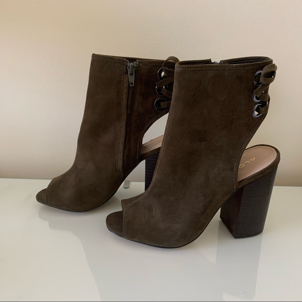 ALDO GREEN SUEDE OPEN TOE HEELS SIZE 9